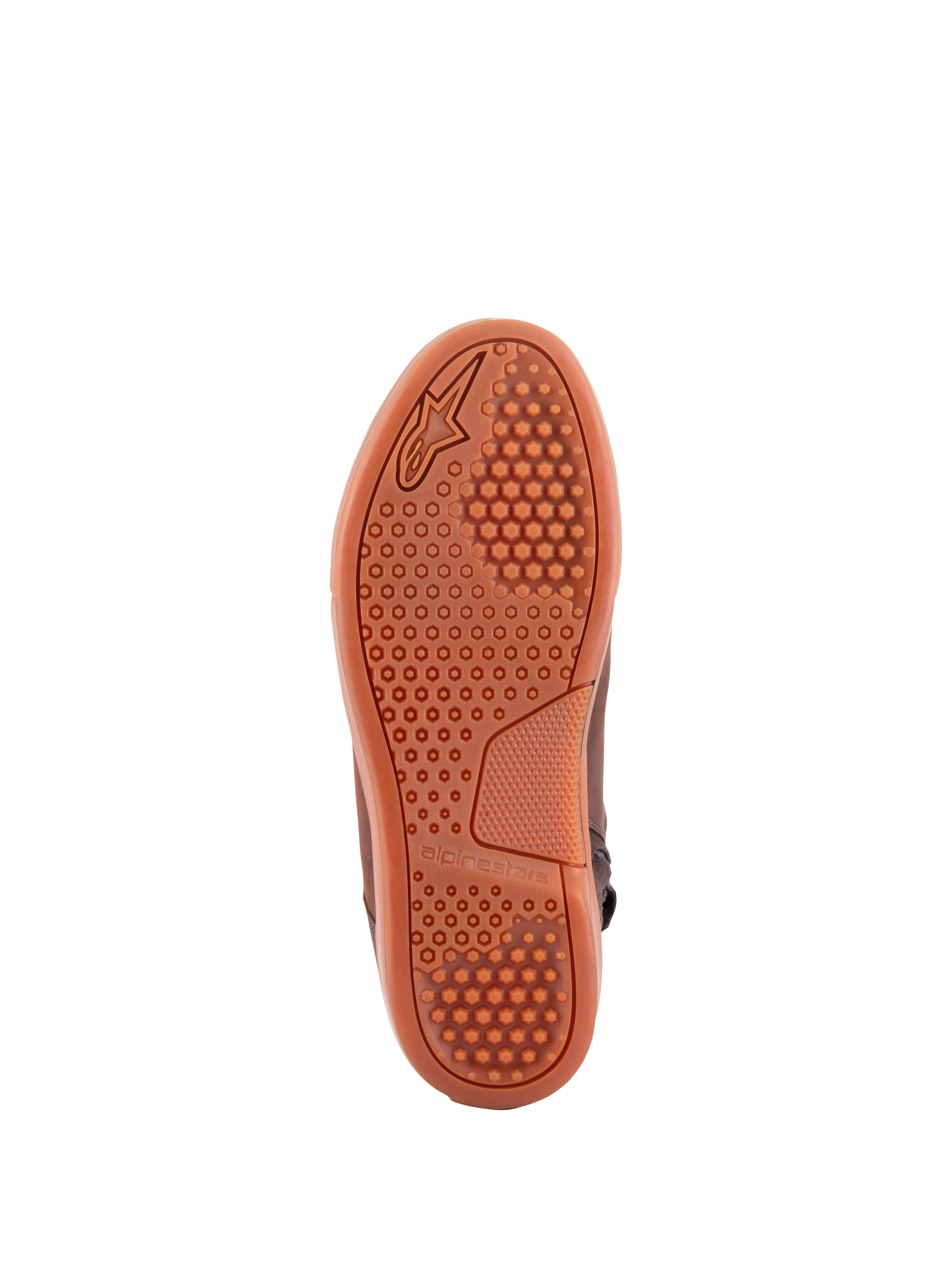 Alpinestars Chrome Crafted Drystar® Schuhe, Braun Gum, Ansicht von unten mit Gummisohle, hexagonalem Profilmuster und geprägtem Alpinestars-Branding, urbaner Motorradschuh