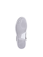 Alpinestars Stella Chrome Drystar® Schuhe, urbane Damen-Motorradschuhe, grau-weiße Gummisohle mit hexagonalem Profilmuster.