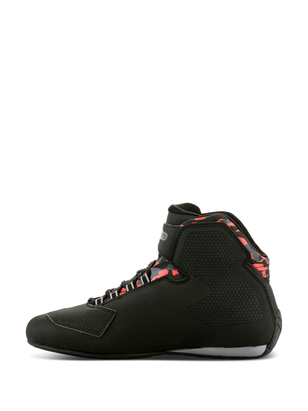 Alpinestars Sektor Wasserdichte Schuhe, Motorradschuhe, Schwarz, Dunkelgrau und Fluoreszierendes Rot, Seitenprofil-Ansicht mit High-Top-Design, Klettverschluss-Knöchelriemen, verstärkter Schaltverstärkung und gemusterten roten Akzenten am Kragen