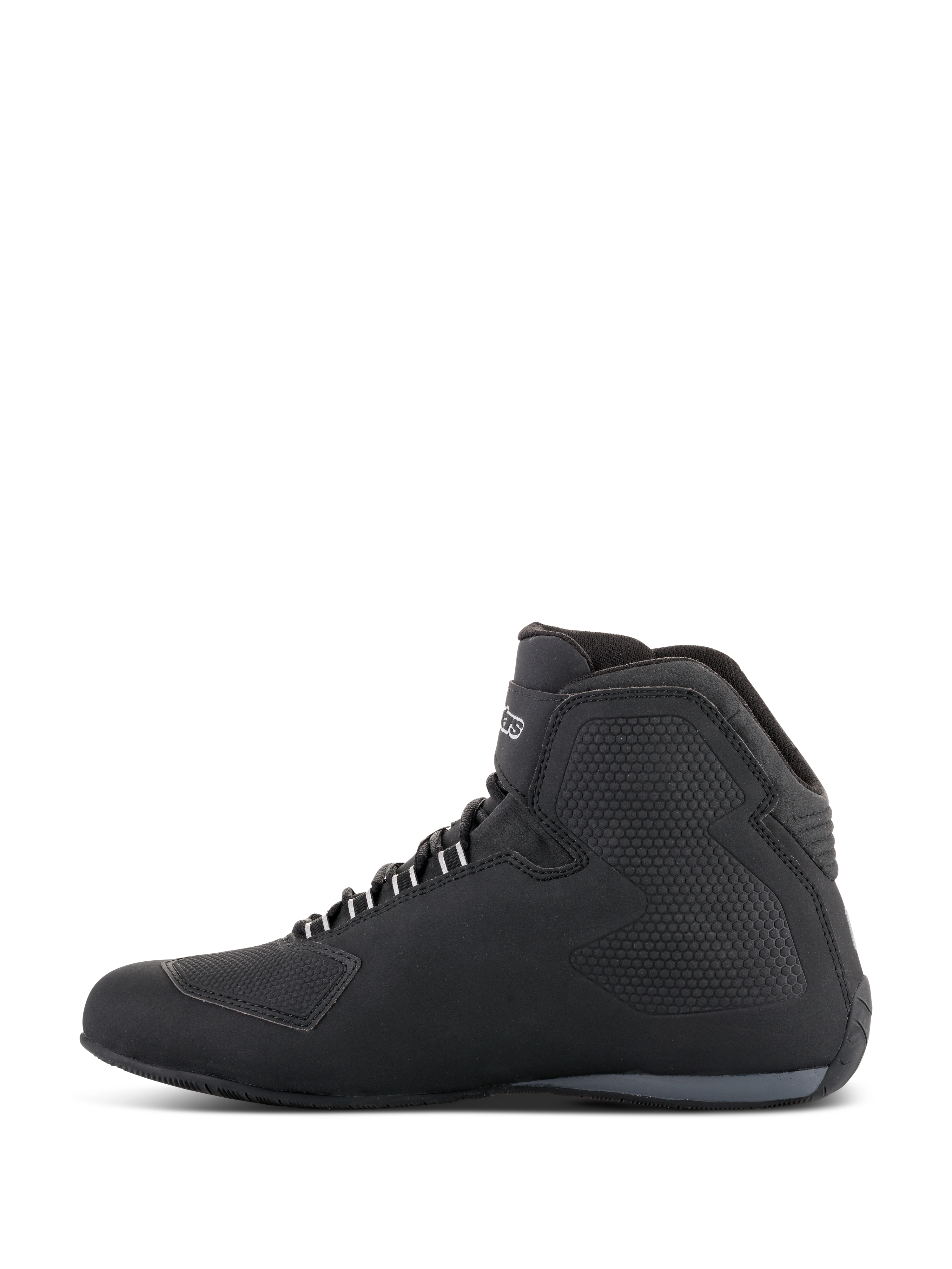 Alpinestars Sektor Wasserdichte Schuhe, Motorradschuhe, Schwarz, Seitenansicht mit High-Top-Design, Obermaterial aus Mikrofaser, strukturierten Seitenwänden, weißen Schnürösen und Markenlogo am Knöchel.