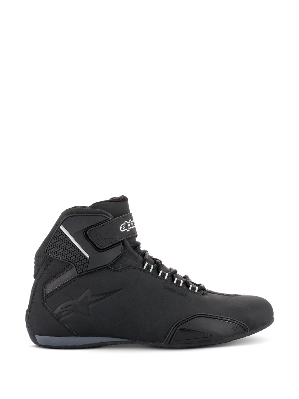 Alpinestars Sektor Waterproof Schuhe, Motorradschuhe, Schwarz, Seitenprofil-Ansicht, schlankes Mikrofaser-Chassis mit wasserdichter Membran, verstärkte Zehenkappe und sicherer Klettverschluss-Knöchelriemen