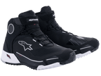 Alpinestars CR-X Drystar Motorradschuhe in Schwarz und Weiß, wasserdichte Motorradschuhe im sportlichen Stil mit einer weißen Außensohle, schwarzem Textil-Obermaterial mit weißen Logo-Akzenten und schützenden Knöchelscheiben.