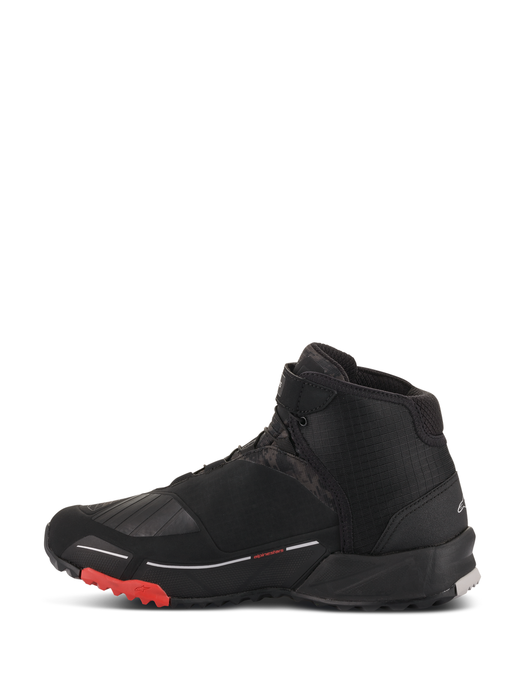 Alpinestars CR-X Drystar® Motorradschuhe, Black Camo Red, wasserdichtes Motorradschuhwerk, Seitenprofilansicht, mit schwarzem Textil-Obermaterial und dunklen Camo-Einsätzen, roten Akzenten an der Außensohle und einem sportlichen, von Laufschuhen inspirierten Design.