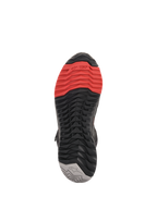 Alpinestars CR-X Drystar® Riding Shoes, Sohlenansicht, mehrfarbiges Profilmuster mit Rot an der Spitze, schwarzem Mittelteil und grauer Ferse, aggressives Grip-Design für Schutz beim Fahren und Gehkomfort.