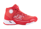 Alpinestars MM93 CR-X Drystar Motorradschuhe, Urbanes Motorradschuhwerk, Hellrot und Weiß, High-Top-Design mit der Nummer 93 von Marc Marquez, wasserdichte Drystar-Technologie, strukturiertes Textilobermaterial mit weißer EVA-Zwischensohle und roter Gummisohle, Klettverschluss und Schnürung