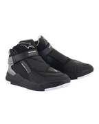 Alpinestars Speedflight Street Schuhe, Schwarz und Gun Metal, urbane Motorradschuhe mit Mesh-Obermaterial und TPU-Verstärkungen, seitlichem Reißverschluss und Klettverschluss-Knöchelriemen, modernes, von Sneakern inspiriertes Design