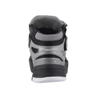 Alpinestars Speedflight Street Schuhe, Black Gun Metal, Rückansicht eines urbanen Motorradschuhs, mit MO.ST.EQ-Branding an der Ferse, graue und schwarze Mesh- und Synthetikeinsätze, strapazierfähige strukturierte Sohle.