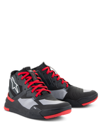 Alpinestars Speedflight Schuhe, Performance-Motorradschuhe, Schwarz, leuchtendes Rot und Weiß, mit Ripstop-Obermaterial und grauen Einsätzen, roten Schnürsenkeln und Sohlenakzenten, weißem Astars-Logo an der Seite, sportliches Motorrad-Sneaker-Design