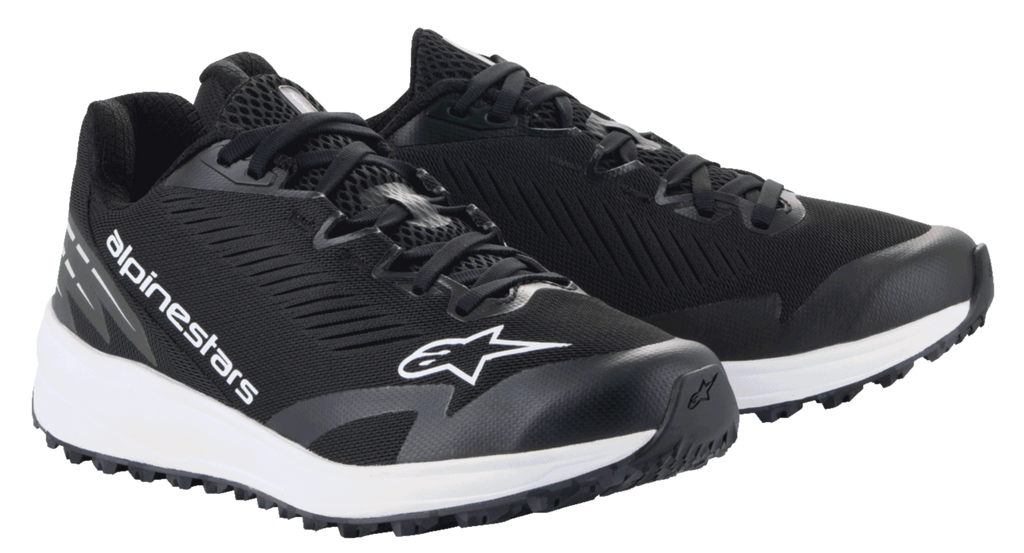 Alpinestars Meta Road V2 Schuhe, Sportswear-Schuhe, Schwarz und Weiß, atmungsaktives Mesh-Obermaterial mit weißem Alpinestars-Branding, dicke weiße Zwischensohle, sportliches Design für Rennteam-Arbeitskleidung