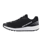 Alpinestars Meta Road V2 Schuhe, Sportswear-Schuhe, Schwarz und Weiß, atmungsaktives Mesh-Obermaterial mit diagonalen Strukturrillen, dicke weiße Zwischensohle, weißes Alpinestars-Logo an der Seite, weiße Streifenakzente an der Ferse, sportliches Design für Freizeit und Rennteam-Arbeitskleidung