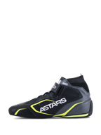 Alpinestars Tech-1 T V3 Schuhe FIA, Auto-Rennschuhe, Schwarz, Cool Gray und Gelb Fluo, Seitenprofilansicht zeigt Lederkonstruktion, weißes ASTARS-Branding, elastischer feuerfester Kragen und leuchtend gelbe Akzente.