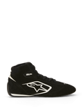 Alpinestars SP V3 Schuhe FIA, Auto-Rennschuhe, Schwarz und Weiß, Seitenansicht mit hochwertigem Wildleder-Obermaterial und großem weißen Alpinestars-Logo, High-Top-Design, „SP“-Branding im Knöchelbereich, dünne Rennsohle mit weißem Rand