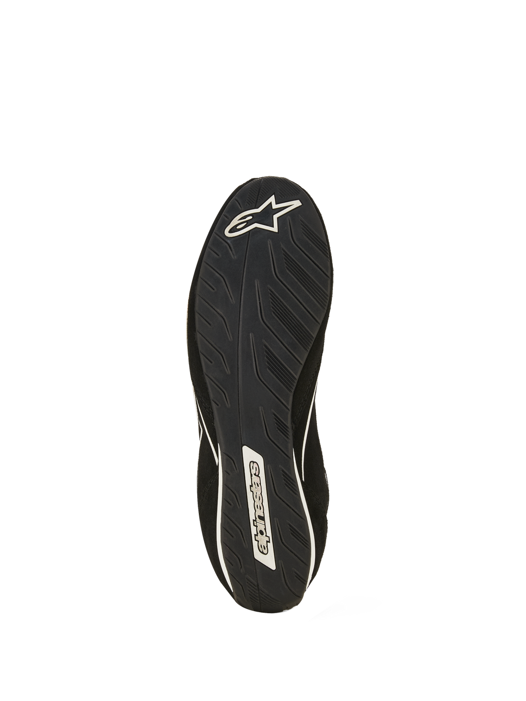 Alpinestars SP V3 Schuhe FIA, Sohlenansicht des schwarzen Rennschuhs, exklusive Gummimischung mit linienstrukturierter Griffigkeit für Pedalgefühl, weißes Alpinestars-Sternlogo an der Ferse und Wortmarke am Fußgewölbe
