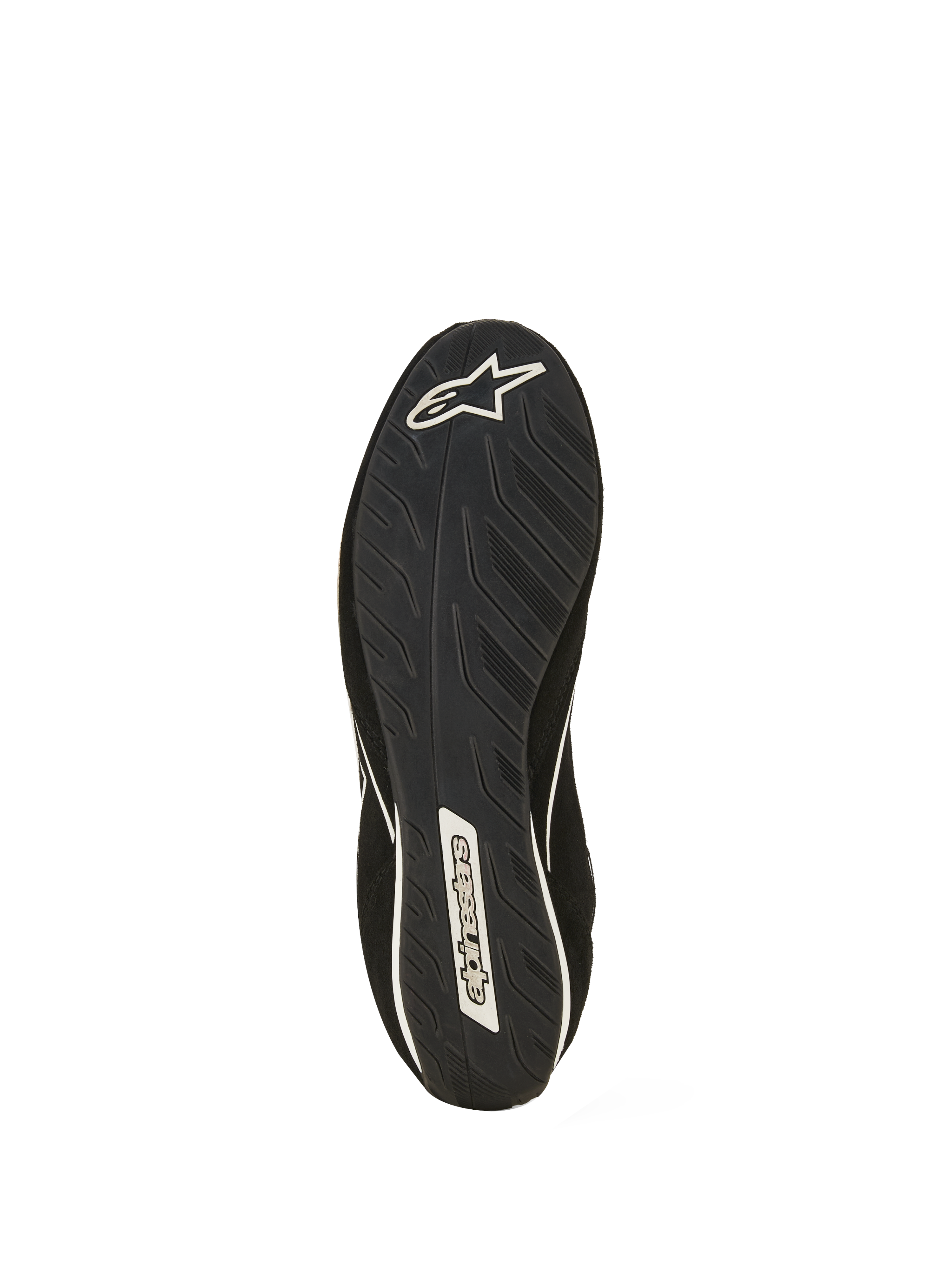 Alpinestars SP V3 Schuhe FIA, Sohlenansicht des schwarzen Rennschuhs, exklusive Gummimischung mit linienstrukturierter Griffigkeit für Pedalgefühl, weißes Alpinestars-Sternlogo an der Ferse und Wortmarke am Fußgewölbe