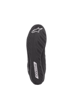 Alpinestars SP V2 Schuhe, Auto-Rennschuhe, Schwarz, Unteransicht der ultradünnen Sohle nach Formel-1-Spezifikation, strukturierter Grip für optimales Pedalgefühl, mit weißen Alpinestars-Logos an der Ferse und im Mittelfußbereich