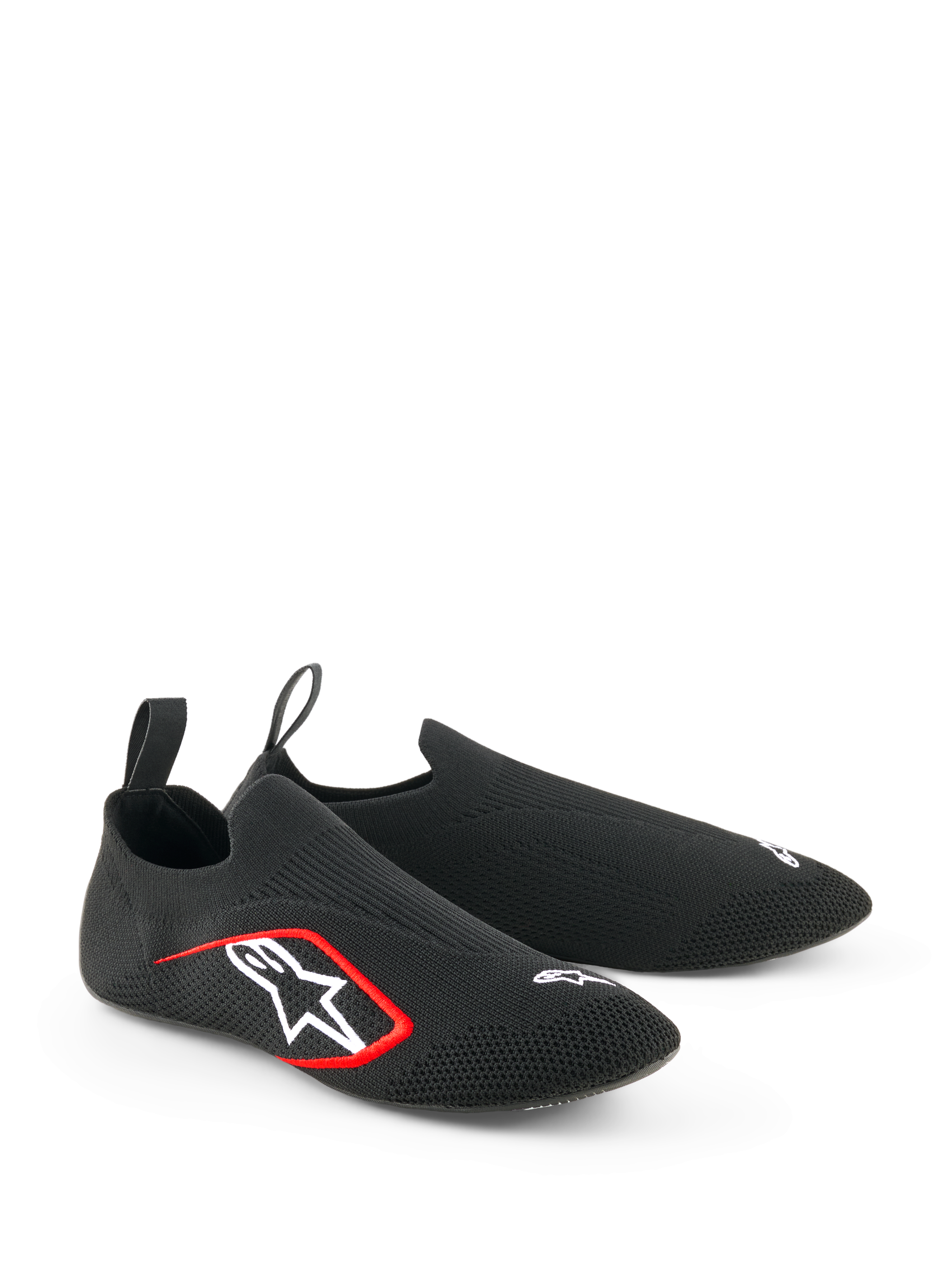 Alpinestars Tech Gaming-Schuhe, Sim-Racing-Schuhe, Schwarz, mit nahtlosem gestricktem Stretch-Obermaterial, weißem besticktem Logo mit roten Akzenten, flachem sockenähnlichem Design mit hinteren Zuglaschen, optimiert für Pedalsensibilität