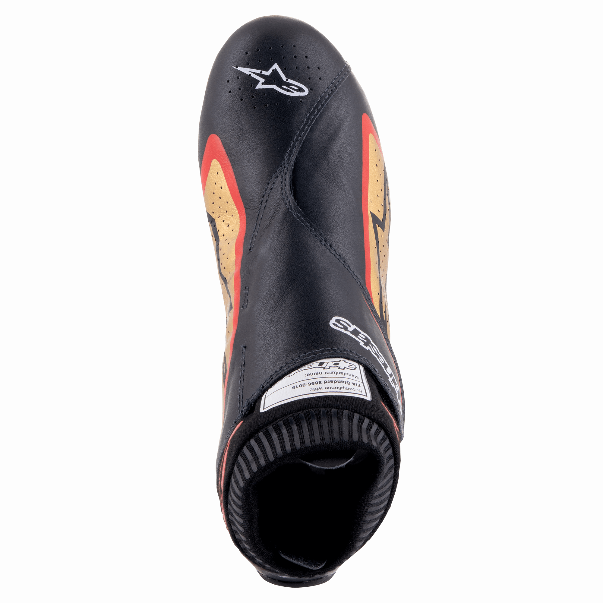 Alpinestars Supermono V2 Schuhe FIA, Schwarz Gold Rot, Draufsicht eines ultraleichten Rennschuhs, hochwertiges schwarzes Leder mit goldfarbenen und roten Seitenakzenten, perforierte Zonen zur Belüftung und Alpinestars-Logo auf der Zehenpartie.