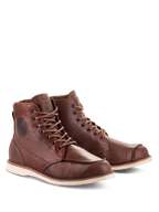 Alpinestars Oscar Monty V2 Schuhe, braune Motorradstiefel aus Leder, Heritage-inspiriertes Mokassin-Zehen-Design mit cremeweißer Keilsohle, strapazierfähige Rindslederkonstruktion für Stadt- und Straßenfahrten