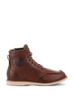 Alpinestars Oscar Monty V2 Schuhe, braune Leder-Motorradstiefel, weiße Keilsohle, Moc-Toe-Design, runde geprägte Knöcheldetails, Heritage Urban Riding-Schuhe