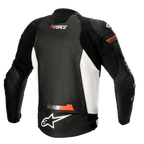 Alpinestars GP Force Lederjacke, Motorrad-Lederjacke, Schwarz, Weiß und Leuchtend Rot, Rückansicht mit weißen Seiteneinsätzen und leuchtend roten Akzenten, GP Force und Alpinestars Logo-Branding, sportliches Lederdesign mit Akkordeon-Stretcheinsätzen