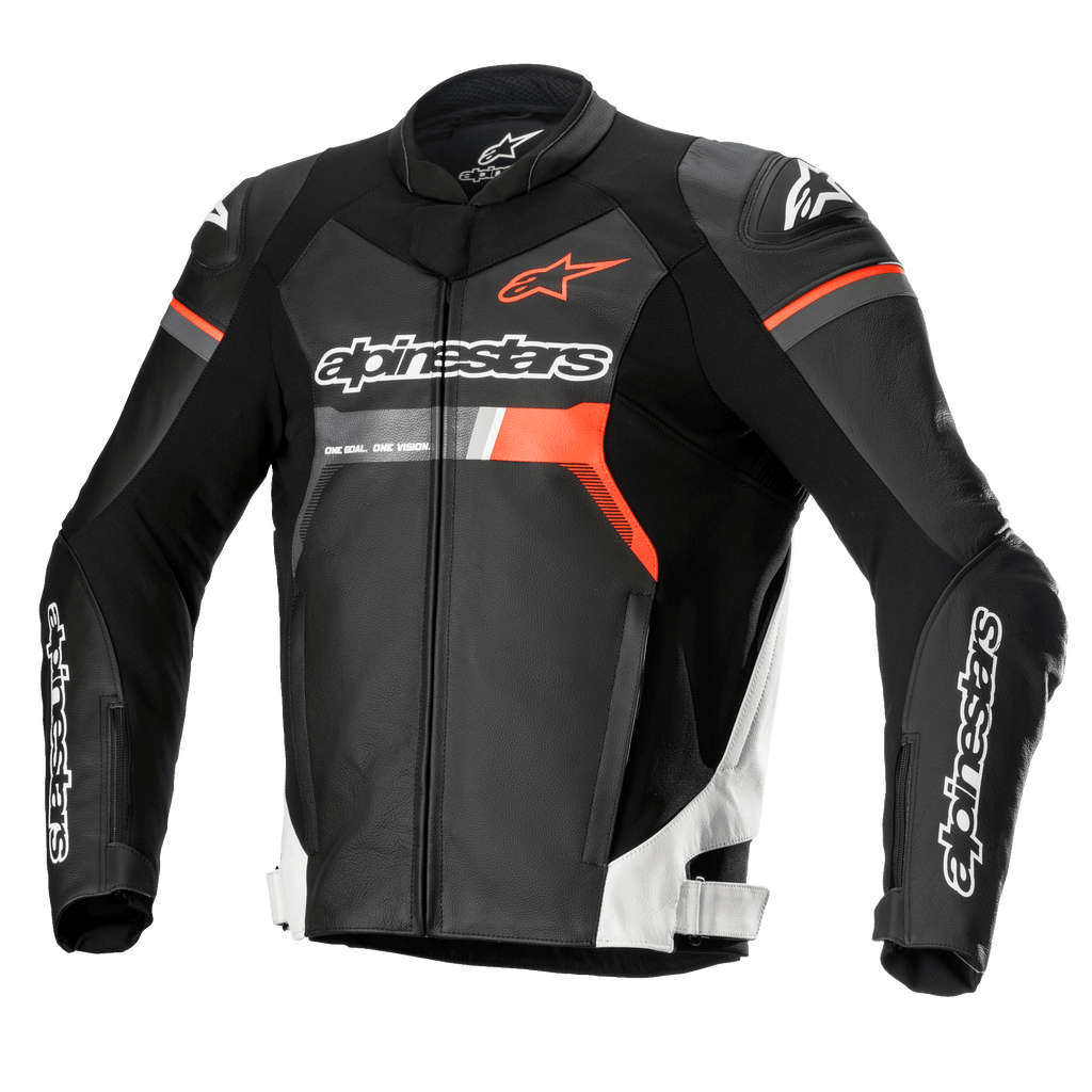 Alpinestars GP Force Lederjacke, Motorrad-Rennjacke, Schwarz mit weißen und roten Fluo-Akzenten, markantes Alpinestars-Branding auf Brust und Ärmeln, hochwertige Rindslederkonstruktion mit DFS Lite Schulterprotektoren, aerodynamische Silhouette