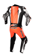 Alpinestars Racing Absolute V2 Einteiliger Lederkombi, Rückansicht, Rot Fluo, Weiß und Schwarz, mit aerodynamischem Rückenhöcker, Tech-Air Ready Branding und Marmoreffekt-Grafiken auf den Ärmeln, professionelle Motorrad-Rennausrüstung