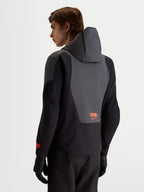 Alpinestars Aeroshell WP Jacke, wasserdichte Herren-Motorradjacke, Schwarz und Dunkelgrau, integrierte Kapuze, Rückansicht mit Rückenpanel
