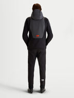 Alpinestars Aeroshell Wp Jacke, Herren-Motorradjacke in Schwarz und Dunkelgrau, Rückansicht mit integrierter Kapuze und rotem Alpinestars-Logo, CE-zertifizierte Textilausrüstung