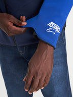 Alpinestars Aeroshell Wp Jacke, wasserdichte Herren-Motorradjacke, Nahaufnahme der Ärmelmanschette mit A-stars Logo, Nachtblau und Hellblau