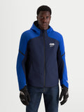 Alpinestars Aeroshell Wp Jacke, Herren-Motorradjacke in Nachtblau und Blau mit Kapuze, getragen von einem Model