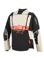 Alpinestars Halo Pro Drystar® XF Laminierte Jacke, Rückansicht, Textilkonstruktion in Mastic Black und Creme, markantes rotes „Stars“-Logo in der Mitte, zwei vertikale Reißverschlüsse für modulare Belüftung, technische Adventure-Motorradbekleidung