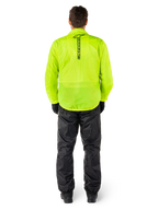 Alpinestars Hurricane Rain V2 Jacke und Hose, wasserdichter Motorrad-Regenanzug, leuchtend neongelbe Jacke mit vertikalem schwarzem Branding auf dem Rücken, schwarze Hose, leichtes Textilmaterial für Schutz bei Fahrten unter nassen Wetterbedingungen