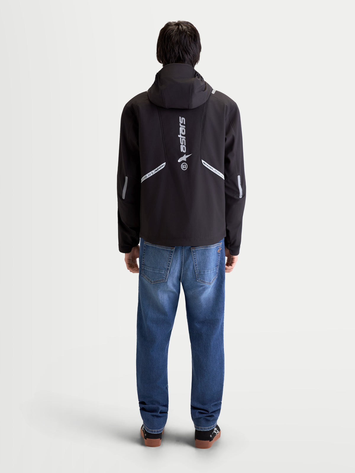 Alpinestars C 5 Drystar Jacke, Herren-Urban-Motorradjacke in Schwarz, Rückansicht des Modells mit integrierter Kapuze und reflektierenden Details