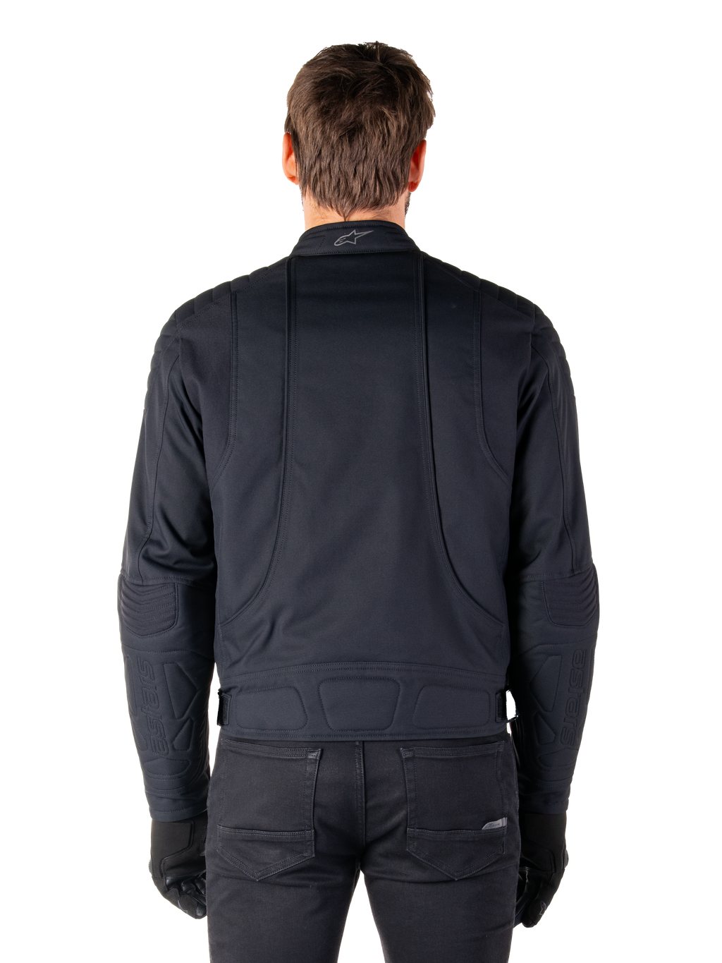 Alpinestars Clayton WR Jacke, Schwarz, Rückansicht eines Mannes in der wasserabweisenden urbanen Motorradjacke, mit gesteppten Verstärkungen an Schultern und Ellbogen, ergonomischen Linien und mattem Finish
