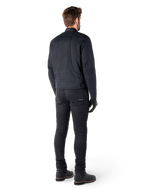 Rückansicht eines Fahrers in der schwarzen Alpinestars Clayton WR Jacke, mit gesteppten Paneelen an Ellbogen und Schultern, ergonomisch geschwungenen Nähten und reflektierenden Details am Kragen, kombiniert mit schwarzer Motorradhose und Stiefeln für einen urbanen Look.