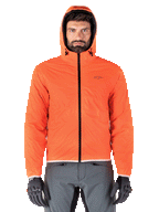 Alpinestars Mohobbs wasserdichte Jacke, gepolsterte Motorrad-Bomberjacke, Schwarz und Orange Fluo, gestepptes Design mit sturmfester Kapuze, urban-streetwear-inspirierte Fahrausrüstung