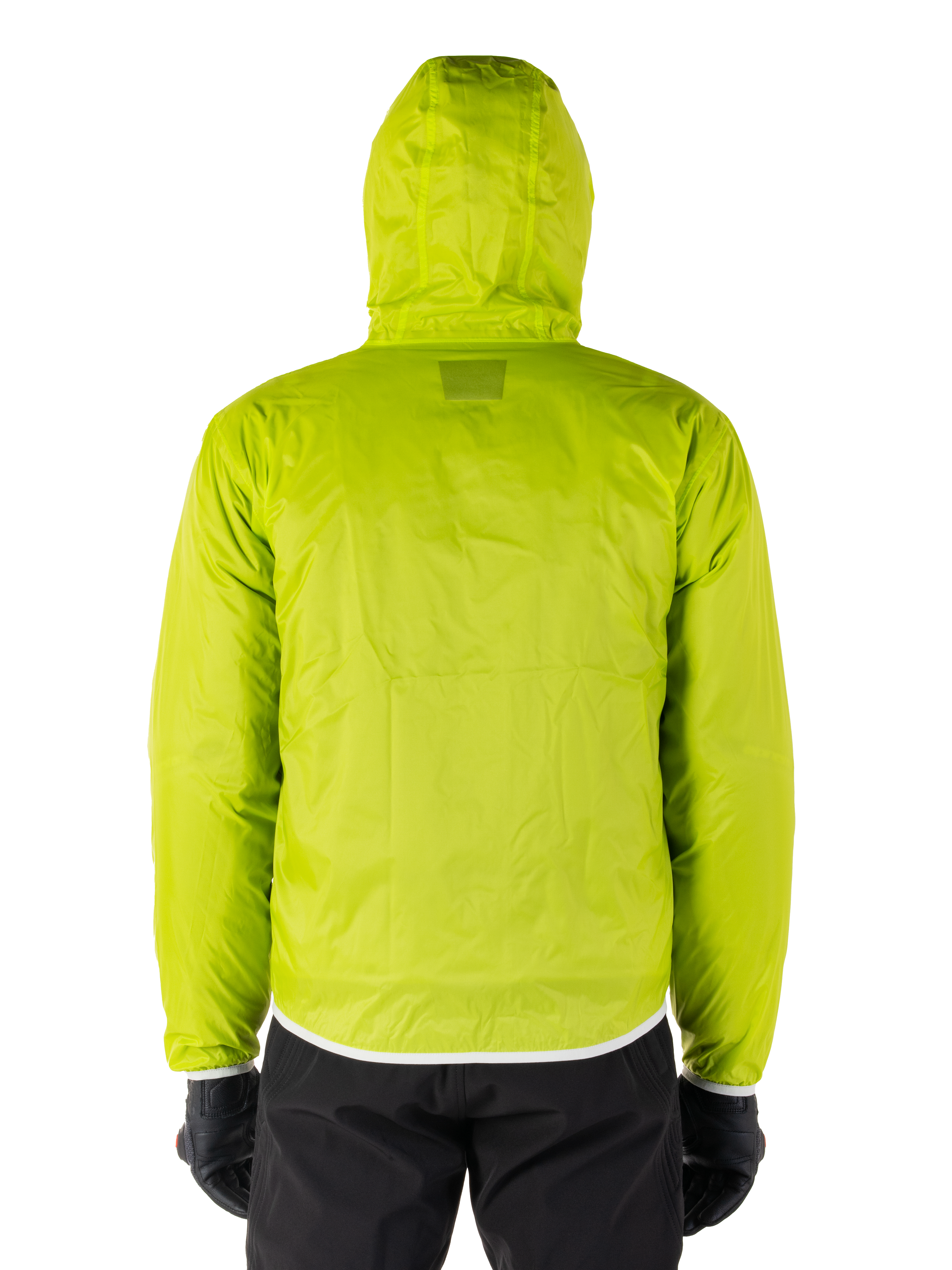 Alpinestars Mohobbs Wasserdichte Jacke, packbarer Regenschutz in Lime Punch, leuchtend hellgrüne Kapuzenjacke, Rückansicht, getragen mit schwarzer Hose und Handschuhen, wasserdichte Motorrad-Streetwear