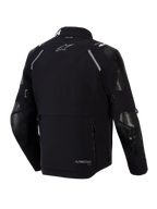 Alpinestars Andes Pro Drystar® XF Jacke, Rückansicht, Schwarz und Dunkelgrau, Adventure-Touring-Textiljacke mit großer Rückentasche, reflektierenden Schulterakzenten, Alpinestars-Logo und Tech-Air®-Kompatibilitäts-Branding.