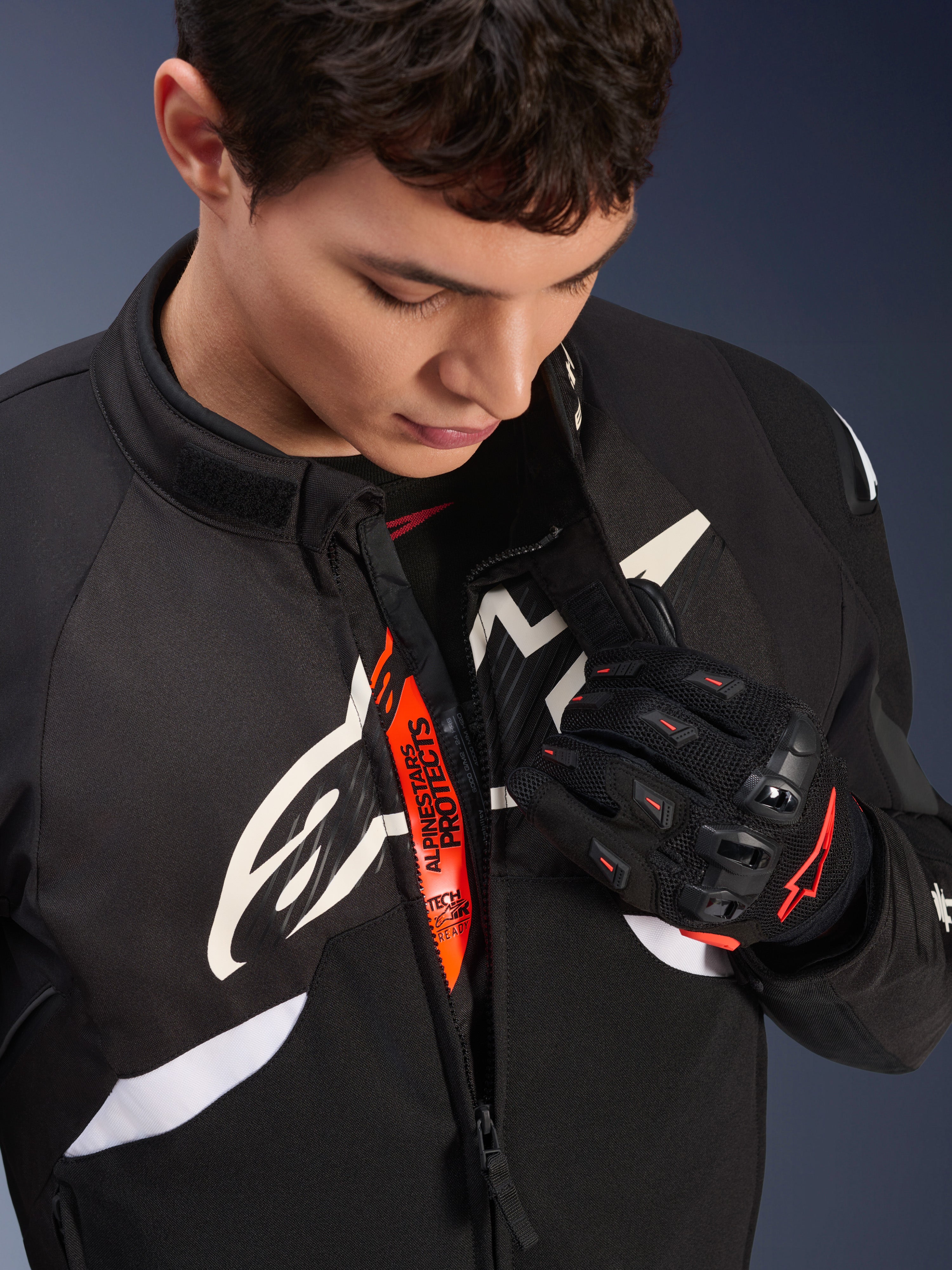 Alpinestars T-GP PLUS R V3 エアジャケット ブラック Alpinestars T-GP Plus R V3 Air Jacket [Limited Sizes] - Sportbike