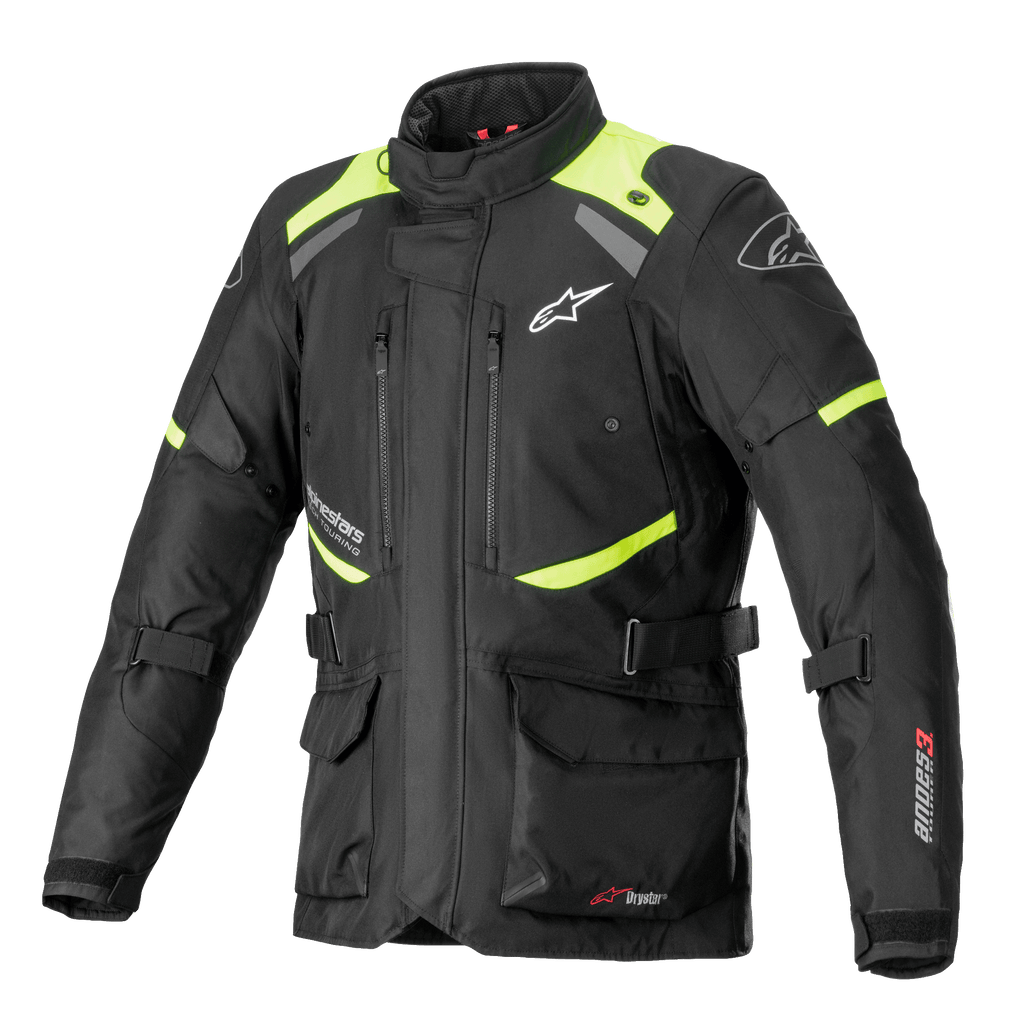 Alpinestars Andes V3 Drystar Jacke, Motorrad-Tourenjacke, Schwarz mit neongelben Akzenten, Brust-Belüftungsöffnungen mit Reißverschluss, große vordere Cargotaschen, verstellbare Taillengurte, Alpinestars-Branding, technische wasserdichte Adventure-Ausrüstung