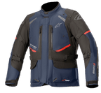 Alpinestars Andes V3 Drystar Jacke, Motorrad-Tourenjacke, Dunkelblau und Schwarz mit roten Akzenten, Vorderansicht mit Belüftungsöffnungen an der Brust, verstellbaren Taillengurten und hohem Kragen, wasserdichte Textilkonstruktion für Adventure-Fahrten
