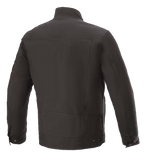 Alpinestars Solano Waterproof Jacke, Schwarz, Rückansicht, Lässige Urban-Motorradjacke, Wasserdichte Textilkonstruktion, Gerader Kragen, Dezentes Logo-Detail am unteren Rücken