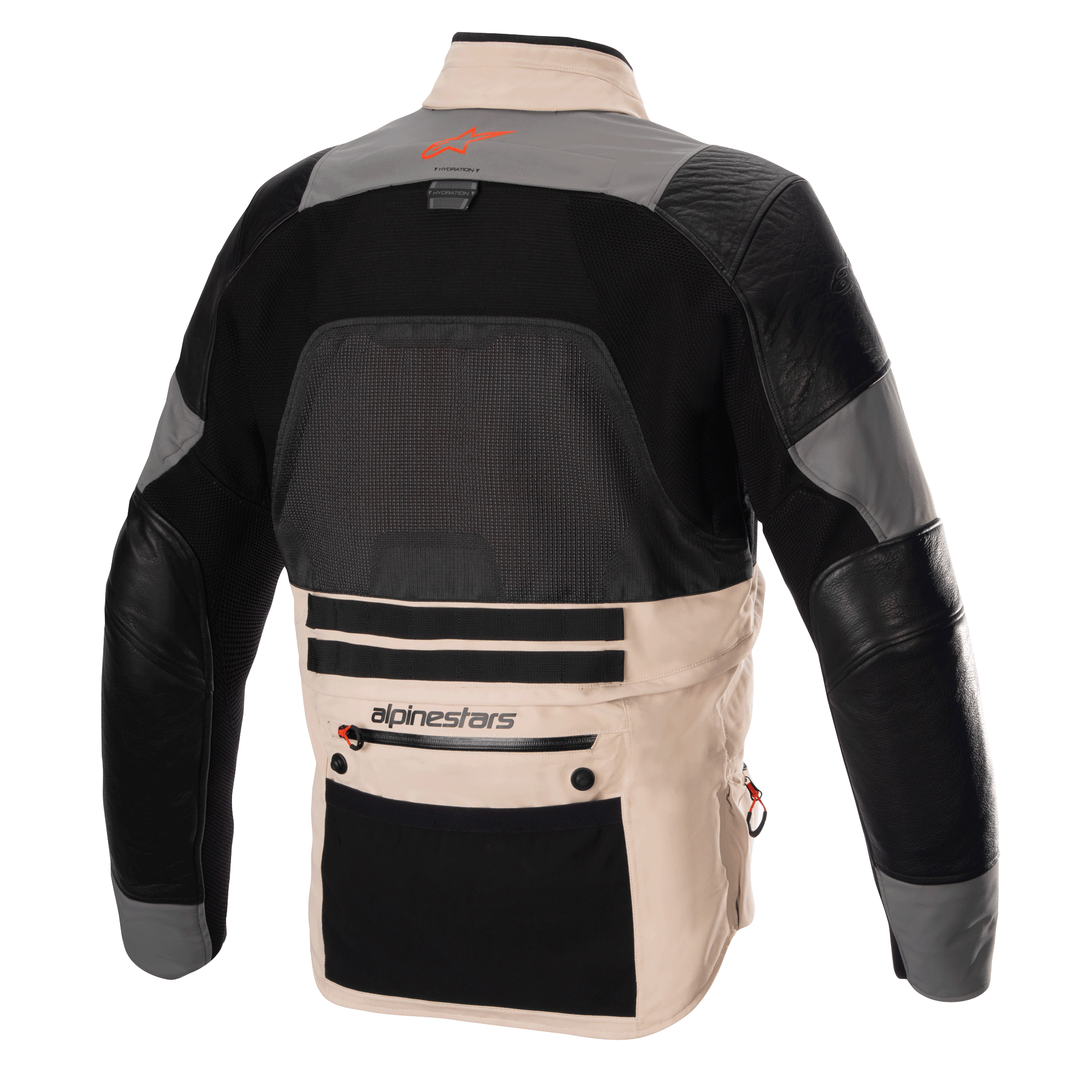 Alpinestars AMT-10R Drystar XF Jacke, Adventure-Motorradjacke, Rückansicht in Heat-Konfiguration, Fur Gray und Pale Brown mit schwarzen Panels, mit großem Mesh-Rückeneinsatz zur Belüftung, Lederverstärkungen an den Armen und einer großen Tasche am unteren Rücken mit Alpinestars-Branding.