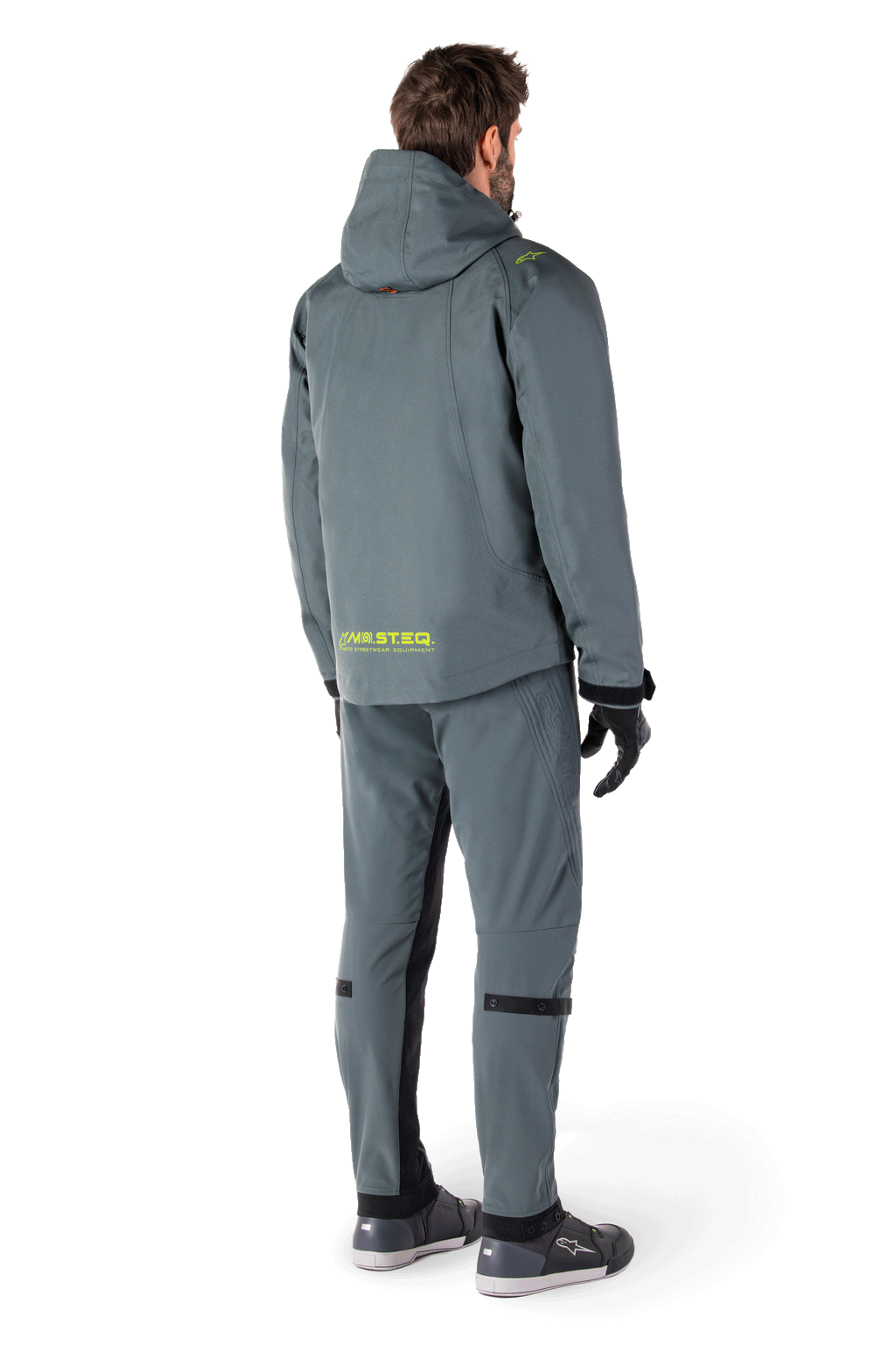 Alpinestars Morush Wasserdichter Parka in Urban Gray, lang geschnittene Motorradjacke mit Streetwear-inspiriertem Design, sturmsicherer Kapuze, großen 3D-Utility-Fronttaschen und reflektierendem MO.ST.EQ. Schriftzug auf dem Rücken.