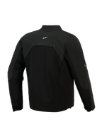 Alpinestars Provoke Jacke, Textil-Motorradjacke, Schwarz, Rückansicht mit Ripstop-Softshell-Einsätzen und kleinem weißen Logo auf dem oberen Rücken, technisches Urban-Design für das tägliche Pendeln mit dem Motorrad