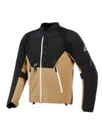 Alpinestars Provoke Jacke, Urbane Motorradjacke, Schwarz und Camel, technische Textilkonstruktion mit Ripstop-Einsätzen, mit weißen Reißverschluss-Akzenten, vorderem Metall-D-Ring und Alpinestars-Logos, zeitgenössisches, von Outdoor-Mode inspiriertes Design