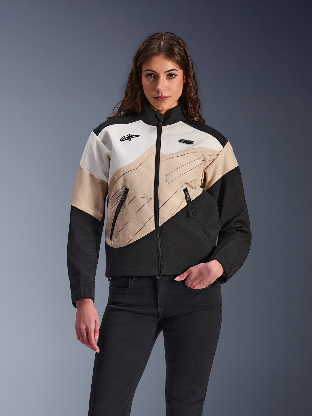 Alpinestars Stella Moshell Jacke, Damen Motorradjacke, Schwarz, Beige und Weiß, Zickzack-Muster, hoher Kragen, Reißverschlusstaschen