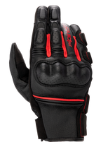 Alpinestars Phenom Lederhandschuhe, Motorrad-Rennhandschuhe, Schwarz und leuchtendes Rot, perforierter Hartschalen-Knöchelschutz, hochwertige Ziegenlederkonstruktion, rote Akkordeon-Stretcheinsätze und Alpinestars-Branding an der Seite.