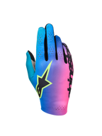 Alpinestars Sim Gloves Graphic 2, SIM-Racing-Handschuhe, Farbverlauf in Cyan, Lila und Pink, schwarzes Stern-Logo mit neongelber Umrandung, perforierter Handrücken zur Belüftung, leichte Performance-Gaming-Ausrüstung