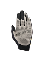 Alpinestars Sim Gloves Graphic 3, SIM-Racing-Handschuhe, Handflächenansicht mit hellgrauem Nanofront®-Gewebe und schwarzem gepunktetem 3D-Grip-Muster, Touchscreen-kompatiblen Fingerspitzen und atmungsaktiver, perforierter Konstruktion für den virtuellen Rennsport.